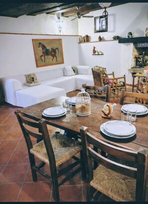 Dining - Detached House In The Castle Isola Del Giglio (isola del giglio)