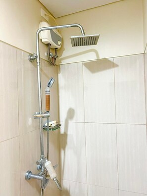 Toallas, jabón, papel de baño