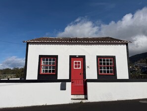 Exterior - Quinta do Atlântico - Cozy Oceanview Home in Biscoitos (Biscoitos)