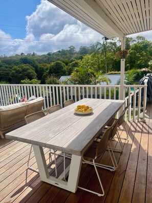 Outdoor dining - Peaceful home perfect for families (Forestville)