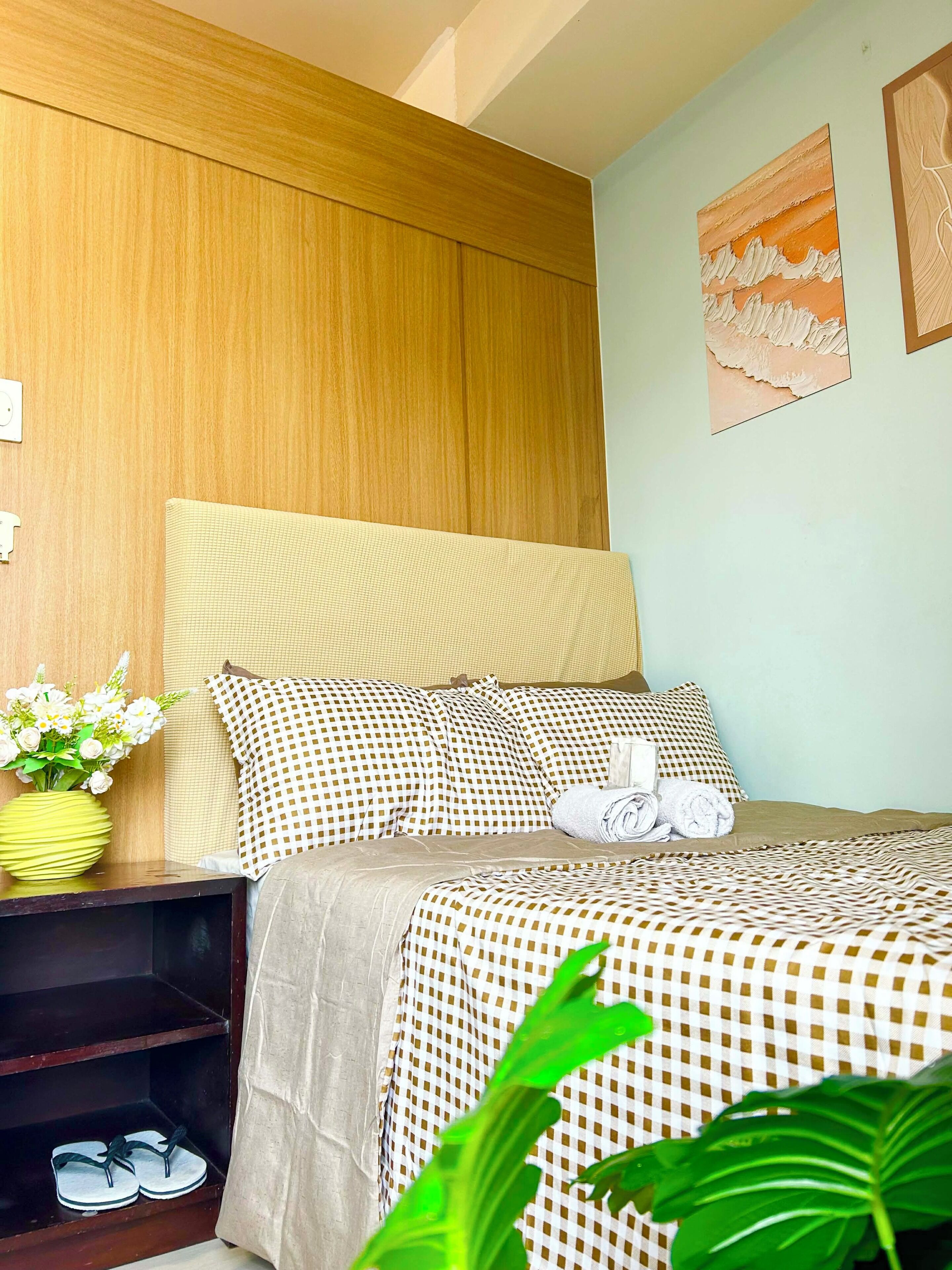 WiFi, bed sheets
