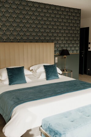 Room - Vrbo Property (Montigny-le-Chartif)