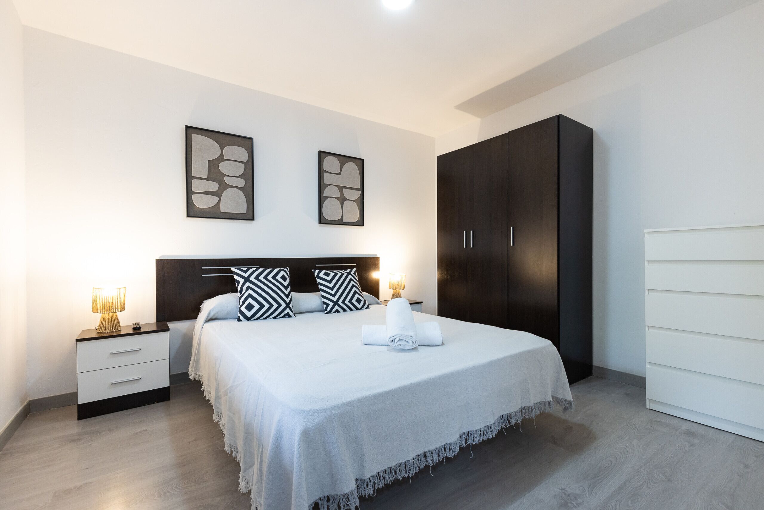 Iron/ironing board, free WiFi, bed sheets