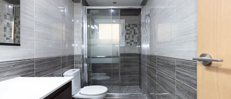 Douche, serviettes fournies