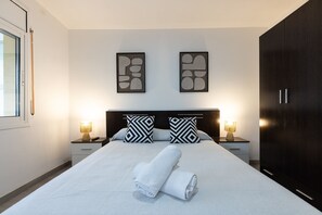 アイロン / アイロン台、WiFi (無料)、ベッドシーツ
