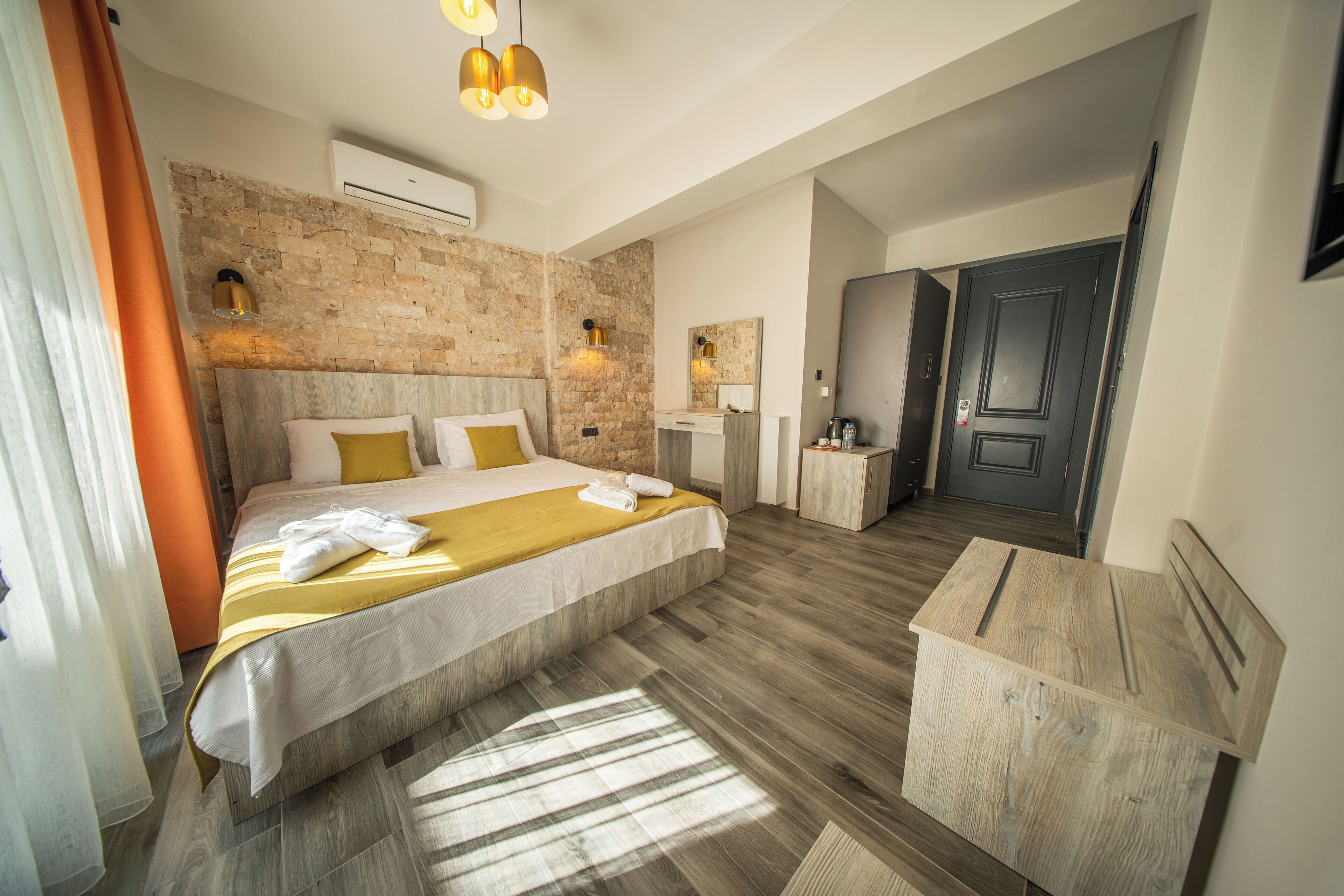 Minibar, wifi gratis y ropa de cama 