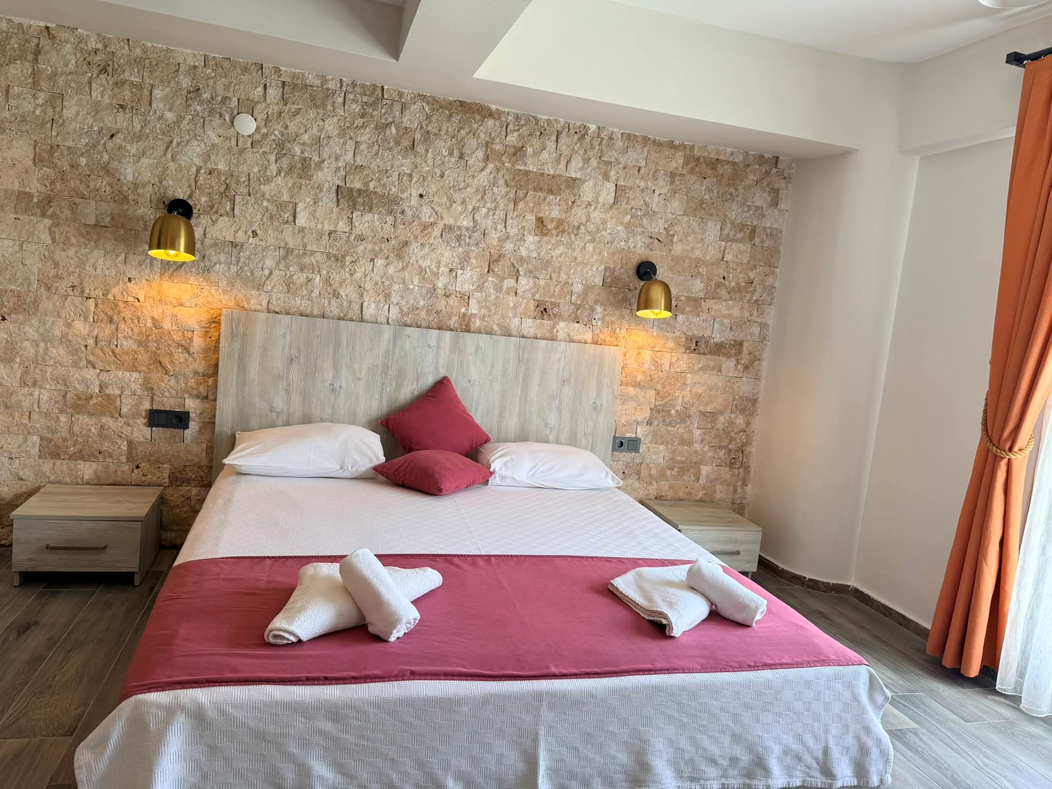 Quarto quádruplo família, vista para a piscina | Wi-Fi de cortesia, roupa de cama