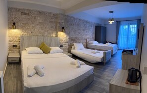 Family Room | Free WiFi, bed sheets