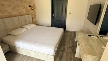 Comfort Suite, Pool View | Free WiFi