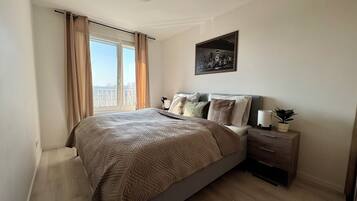 Iron/ironing board, WiFi, bed sheets