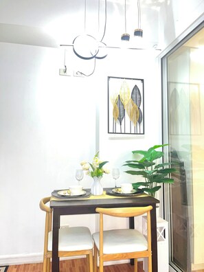 Dining - Cozy 1-bedroom condo in Paranaque near NAIA (Paranaque)