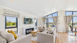 Floor plan - Swanlake Lodge - 3 Bedroom Lodge - Penally (Tenby)