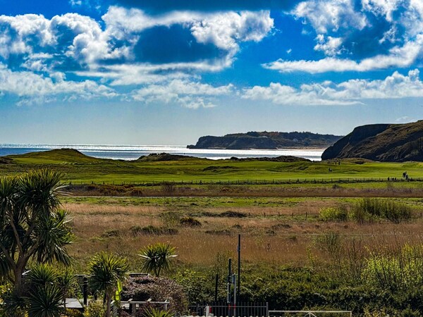 Coastal House - 3 Bedroom Holiday Home - Penally - Tenby