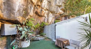 Outdoor dining - Metawise Luxury 3BR Terrace in The Heart of Sydney (Millers Point)