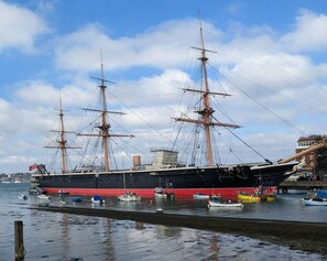 A large sailing ship docked at a harbor with smaller boats around it. - 🌊 Southsea Studio | Near the Pier | 5 Mins to the Beach! 🌊 (Portsmouth)