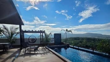Deluxe Apartment | Pool | Outdoor pool