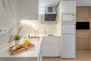 Fridge, microwave, stovetop, coffee/tea maker - Vacation Apartment 'Nomad Urban Nest' with Wi-Fi (La Laguna)
