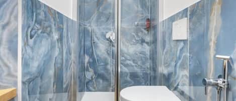 Dusche, Haartrockner, Bidet