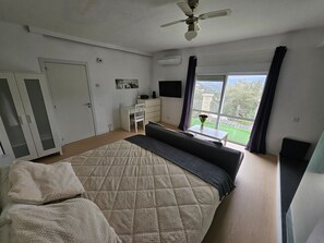 WiFi, bed sheets