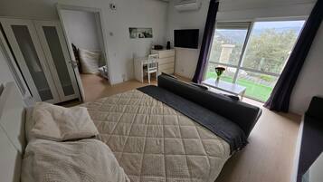 WiFi, bed sheets