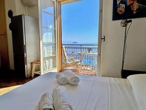 WiFi, bed sheets - Hostdomus - Bay Apartment (Laigueglia)