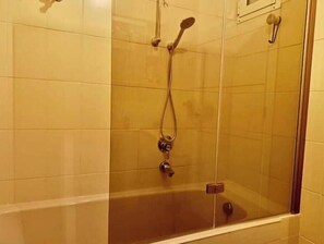 Shower, hair dryer, bidet - Hostdomus - Bay Apartment (Laigueglia)