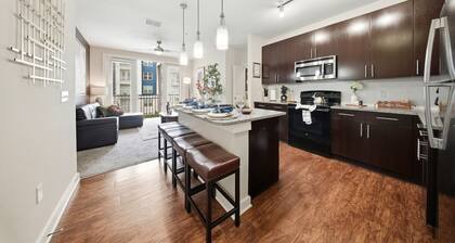 Bright 2BR/2BA Tampa Haven: Productivity & Relaxation