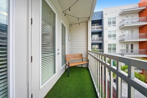 Property grounds - Bright 2BR/2BA Tampa Haven: Productivity & Relaxation (Tampa)