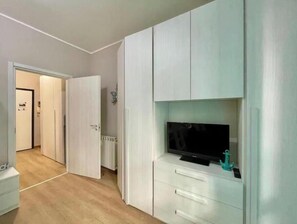 Interior - Hostdomus - Beach House (Borghetto Santo Spirito)