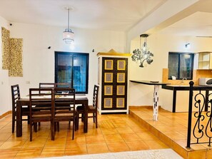 Dining - Independent Bungalow for rent at Siolim. Next to main market with parking for 2 (Siolim)
