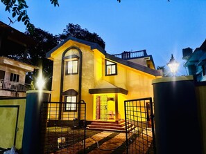 Exterior - Independent Bungalow for rent at Siolim. Next to main market with parking for 2 (Siolim)