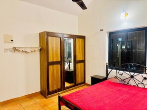 WiFi, bed sheets - Independent Bungalow for rent at Siolim. Next to main market with parking for 2 (Siolim)