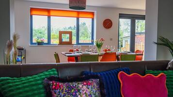 3 bedrooms, Internet