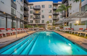 Pool - Minimalist Studio in Luxury Complex on Sunset Blvd in the heart of Hollywood (Los Angeles)