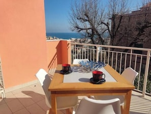 Outdoor dining - Hostdomus - Bellavista Suite (Pietra Ligure)