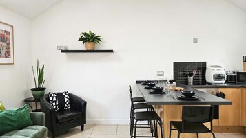 Microwave, oven, stovetop, cookware/dishes/utensils