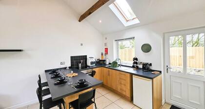 Foxglove - 2 Bed Cottage - Red Forest Retreats