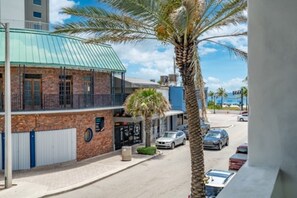 Exterior - Elegant 2 Bedroom with Free Parking & Ocean View (Fort Lauderdale)