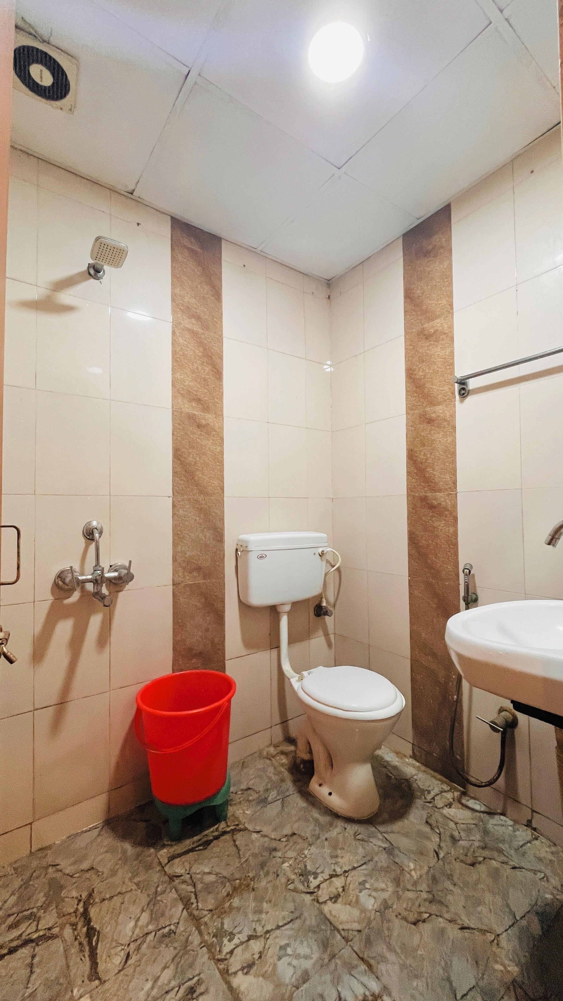 Deluxe Double Room, City View | Bathroom | Combined shower/tub, towels, soap