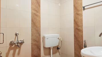Deluxe Double Room, City View | Bathroom | Combined shower/tub, towels, soap