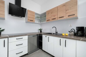 Refrigerador, microondas, parrilla de estufa y lavavajillas 