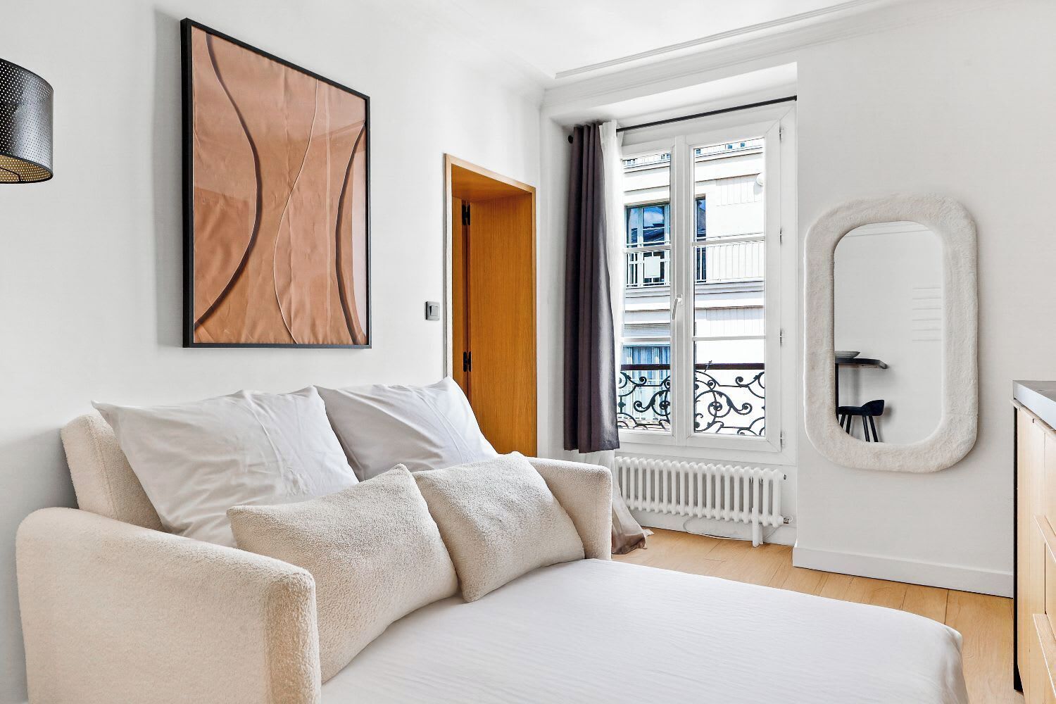 Iron/ironing board, travel crib, WiFi, bed sheets