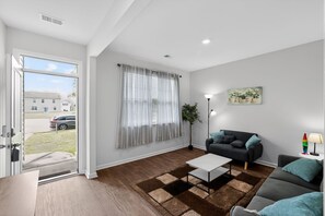 TV - Furnished Savannah Retreat | Gated Community | 30+ (Savannah)