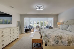 Tabla de planchar con plancha, wifi gratis y ropa de cama 