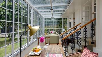 Heritage Room with Private Solarium | Living area