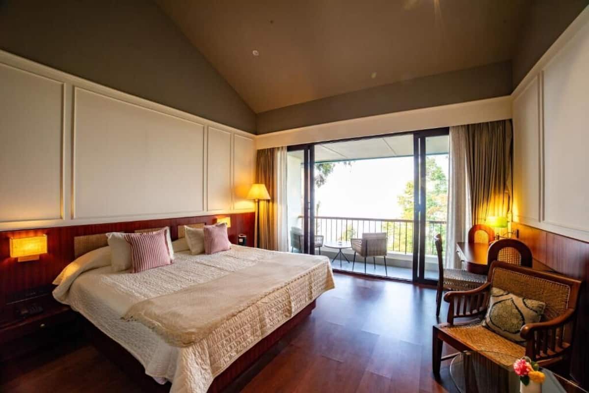 In-room safe, iron/ironing board (on request), WiFi (free), bed sheets