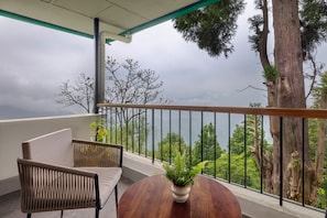 Valley View Room with Balcony | Vista da sacada