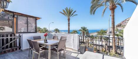 LÀgenhet - 1 sovrum - rökare - terrass | Restaurang utomhus