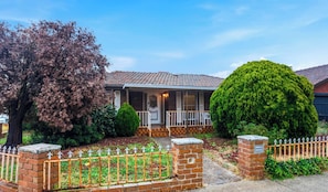 Exterior - Well-Located St Albans Stay with Fully Equipped Kitchen (Saint Albans)