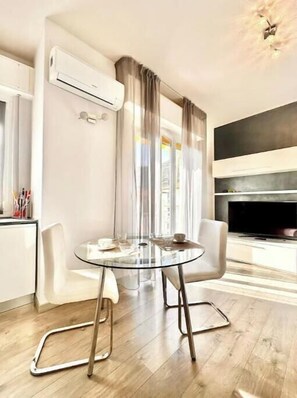 Dining - Hostdomus - Blanca Suite (Finale Ligure)